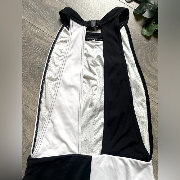 Volcom Simply Rib monochrome swimsuit size M - Picture 13 of 16